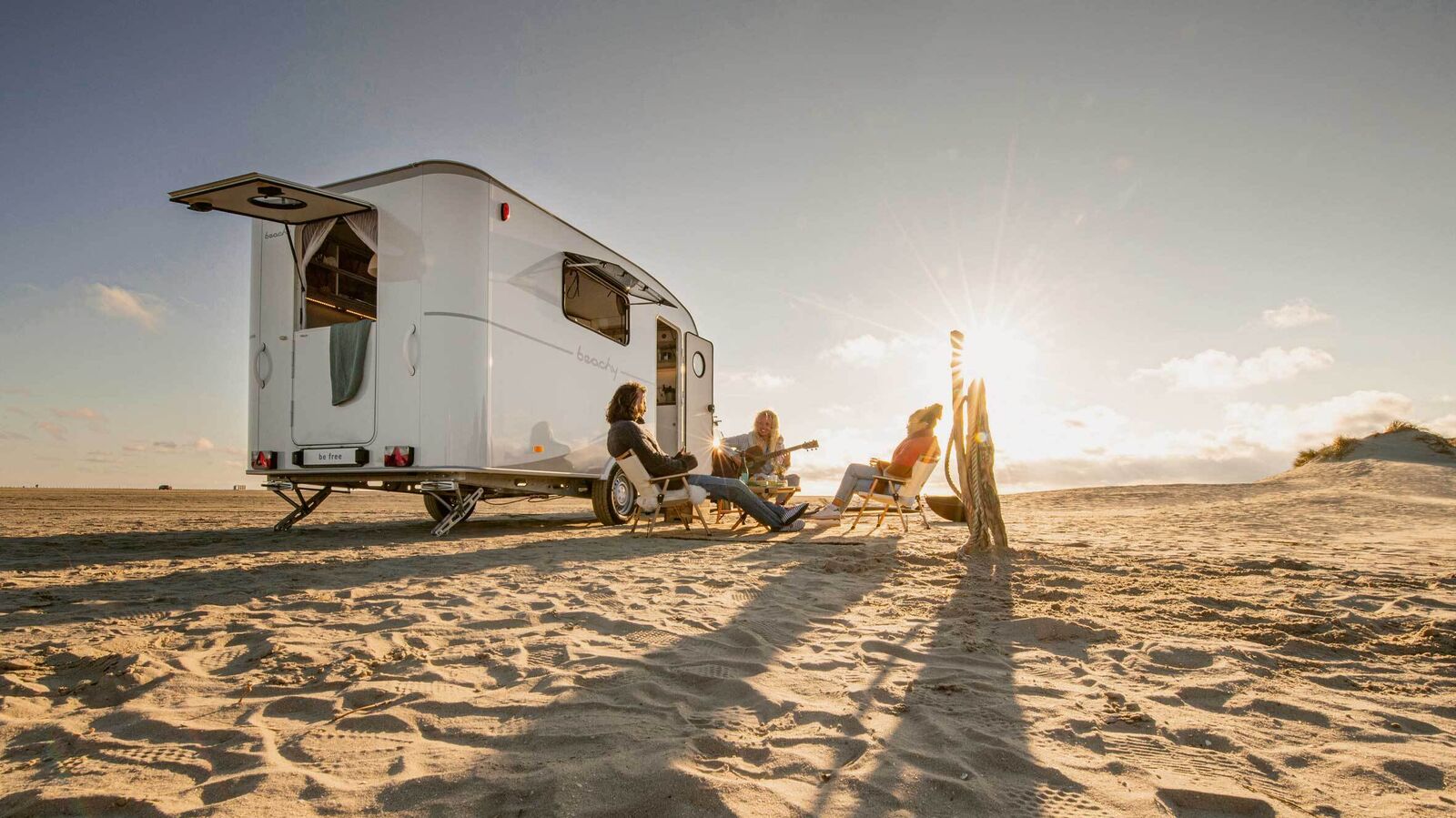 La caravane Beachy, de Hobby, se veut une alternative aux fourgons aménagés, déjà très populaires.