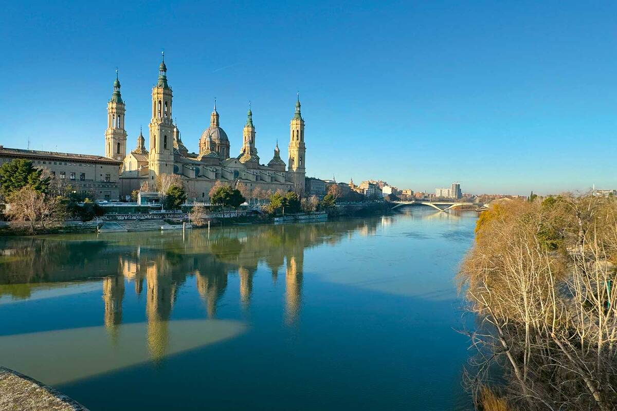 La basilique Notre-Dame-du-Pilier de Saragosse est impressionnante. Il s’agit de la plus grande et d'une des plus importantes églises baroques d'Espagne.