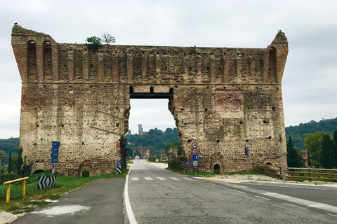 Traces du passé près de Valeggio sul Minsio à côté de Borghetto.