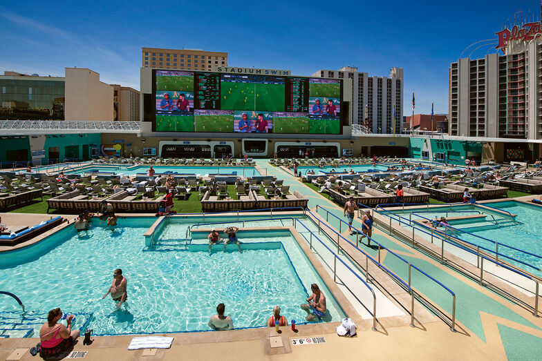 Le Circa Millenium Stadium Swim est considéré comme le plus grand complexe aquatique de Las Vegas.
