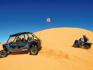 Im Coral Pink Sand Dunes State Park flitzen wir mit Buggies und Quads durch die Wüste.