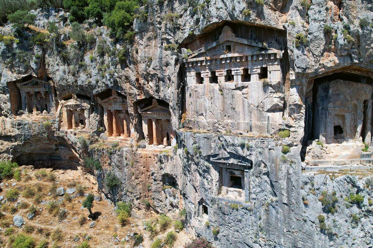 Hoch über Dalyan thronen die lykischen Felsengräber aus einer längst vergangenen Zeit.