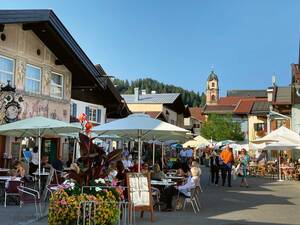 Le centre-ville pittoresque de Mittenwald mérite une visite.
