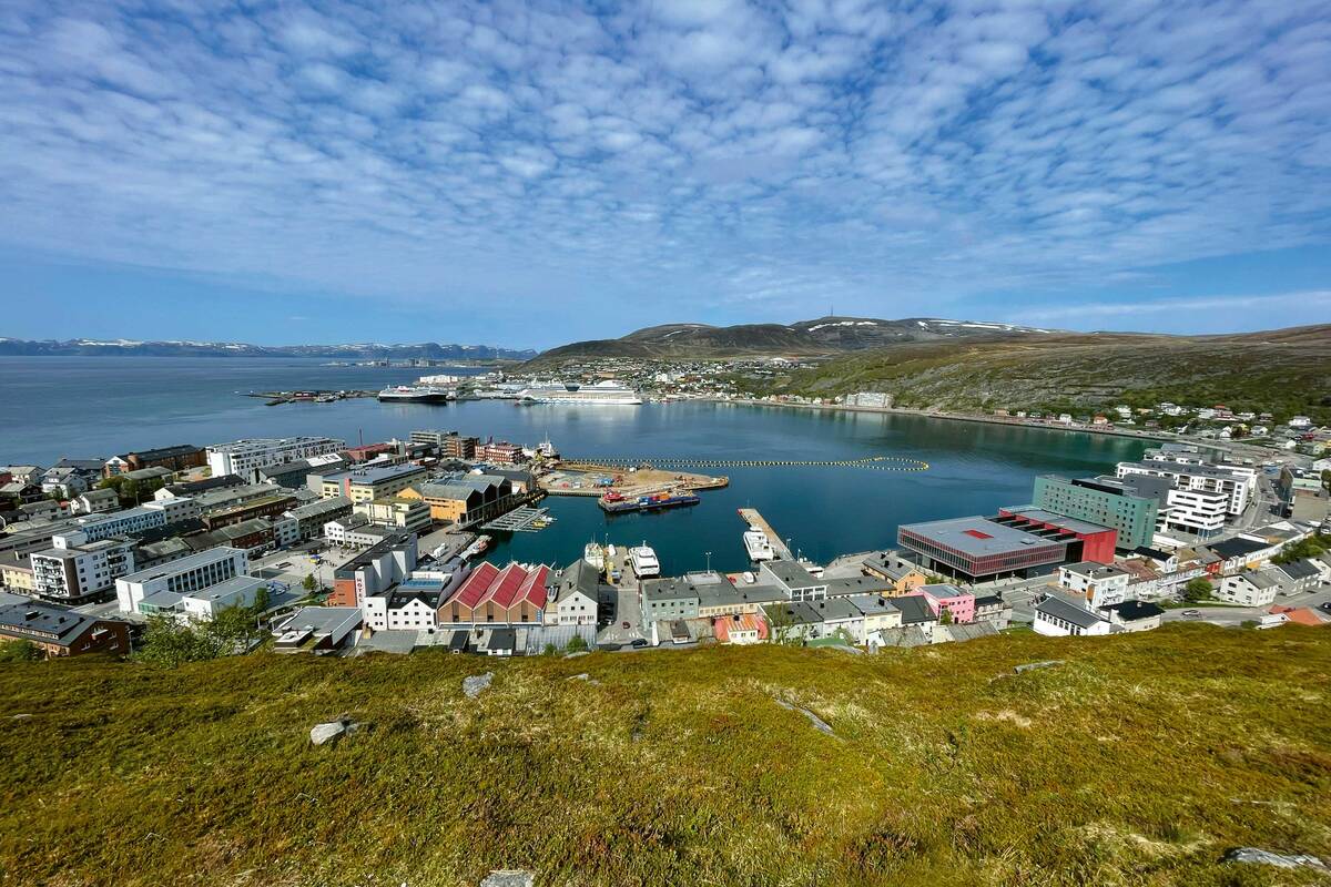 Vue sur Hammerfest, la « vraie » ville la plus septentrionale du monde.