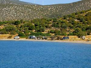 Sur la côte près de Kiláda, les baies se succèdent les unes après les autres, offrant des conditions idéales pour se poser un moment, faire du snorkeling et se détendre.