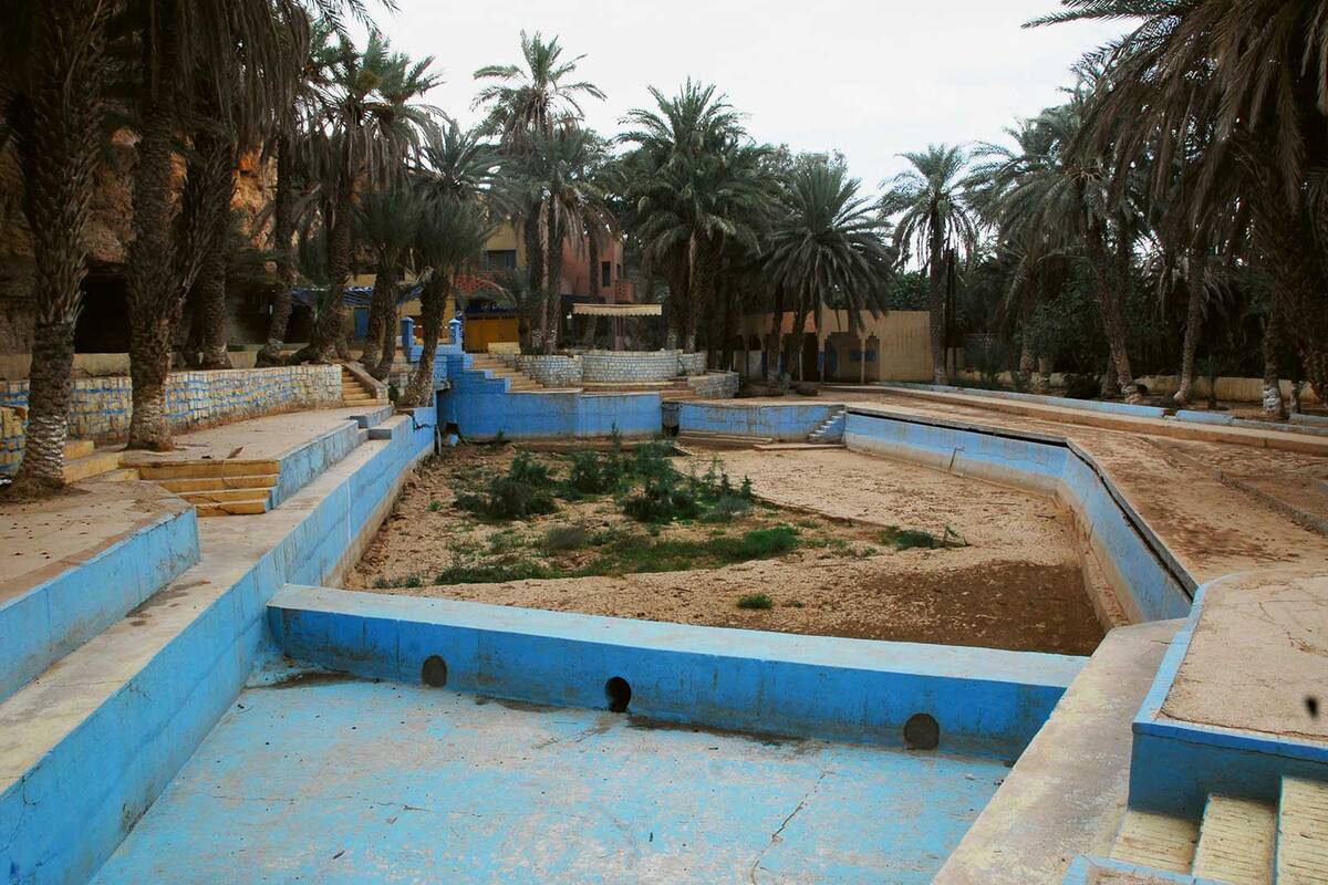 De la poussière là où jaillissait la Source Bleue. Un signe évident du manque d'eau.