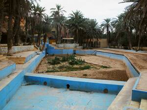 De la poussière là où jaillissait la Source Bleue. Un signe évident du manque d'eau.