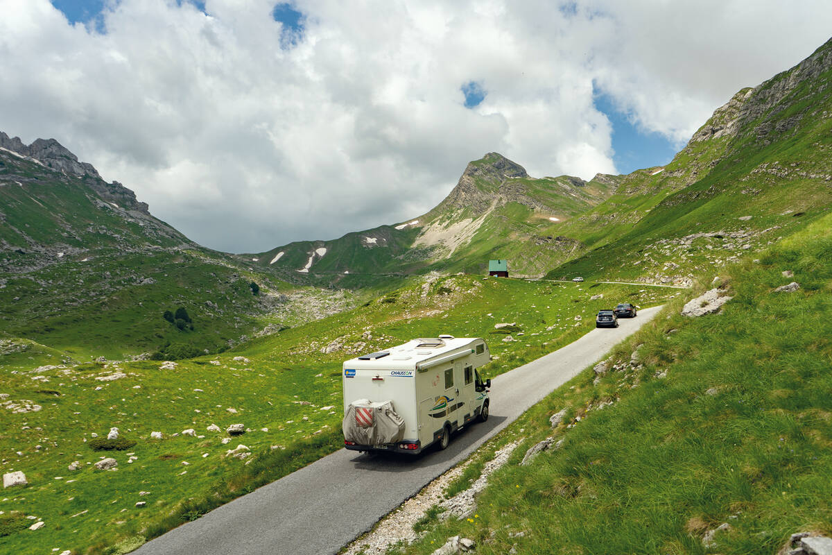 De nombreuses routes sont relativement étroites mais la circulation en sens inverse ne génère aucun stress.