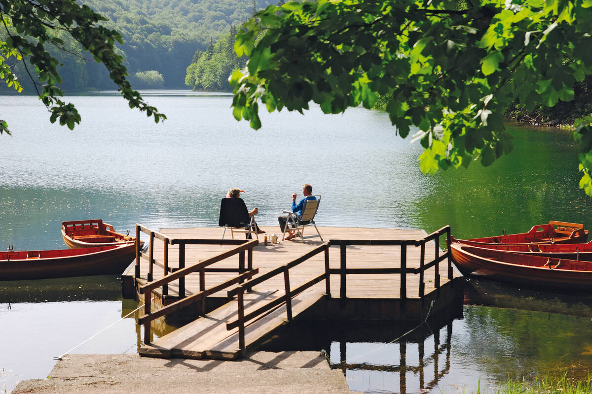 Le lac glaciaire de Biograd – Biogradsko Jezero – se situe à une altitude de 1094 mètres dans le parc national de Biogradska Gora, au bout de la principale voie d’accès.
