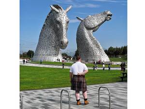 « The Kelpies », deux têtes de cheval en acier inoxydable du sculpteur Andy Scott. Avec près de 30 mètres de haut, ces sculptures sont parmi les plus imposantes d’Écosse.