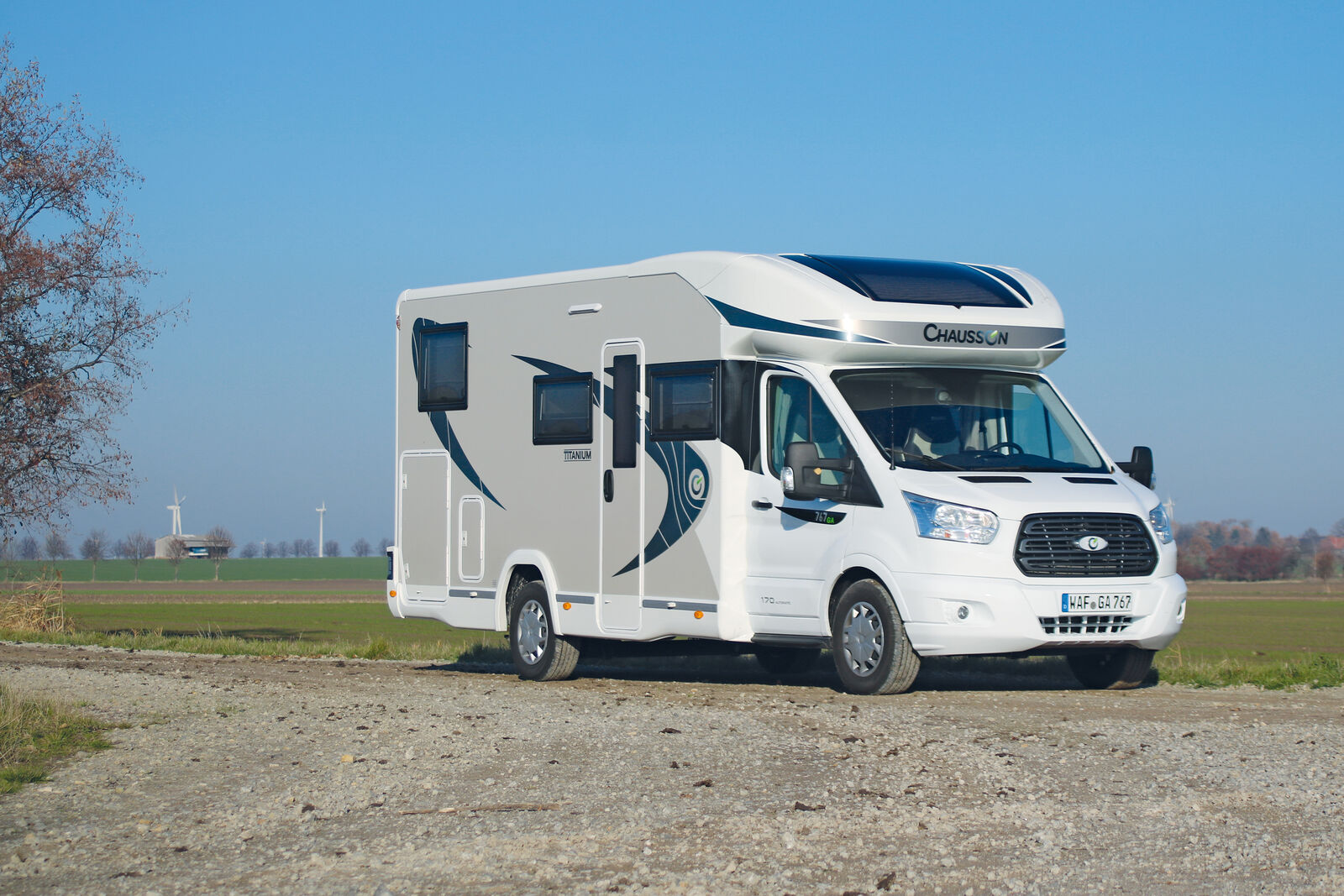 Avec ses 7,19 mètres de long, le Chausson Titanium 767 GA brille par son excellente tenue de route et sa puissance.